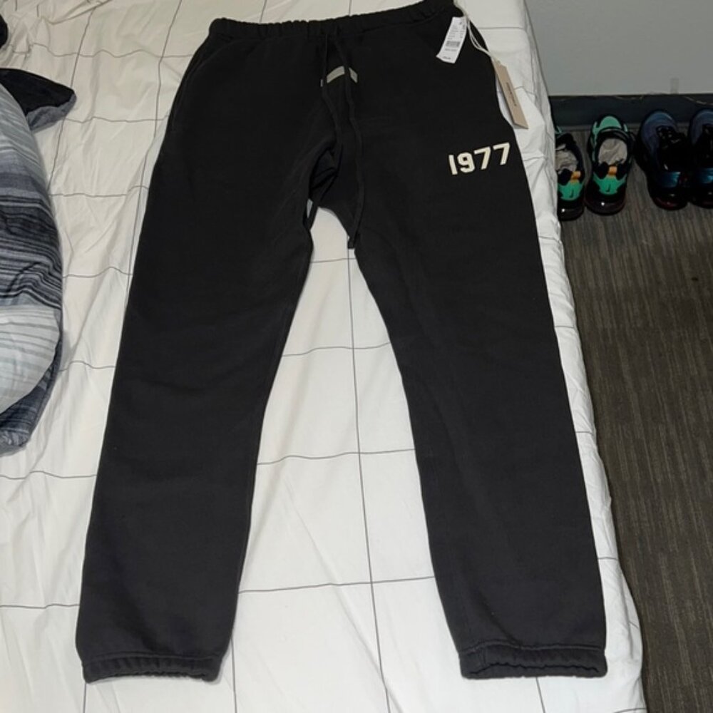 Fear of God Essentials sweatpants. Size M.